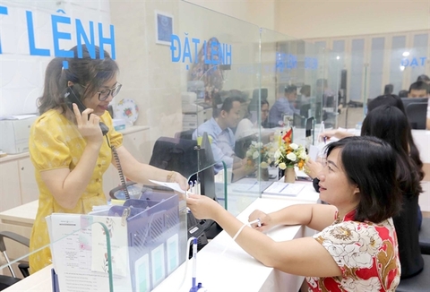 VN-Index inches higher on oil and retail stocks